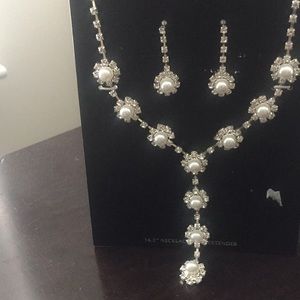 Earring and necklace set